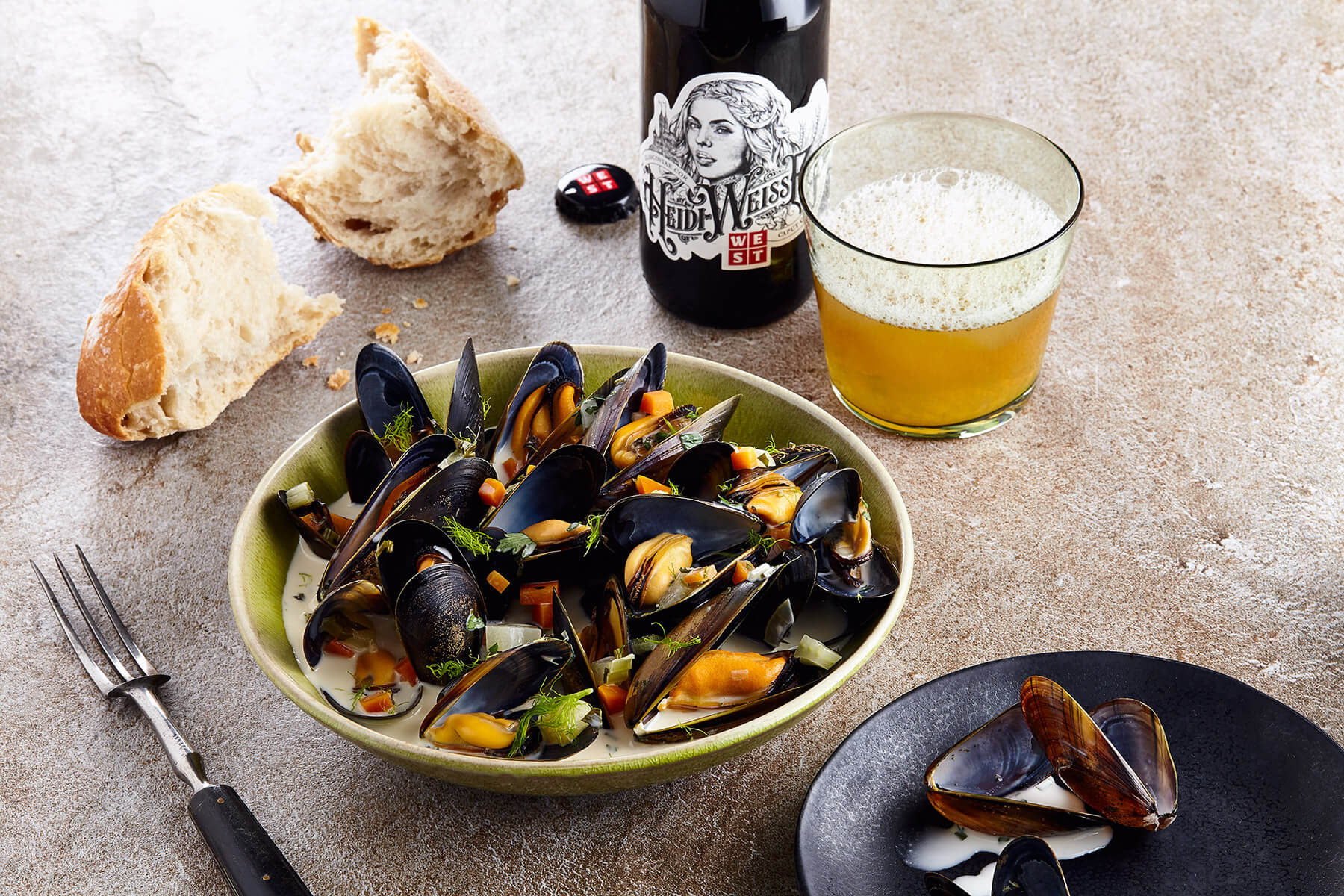 scottish mussels cooked in white beer